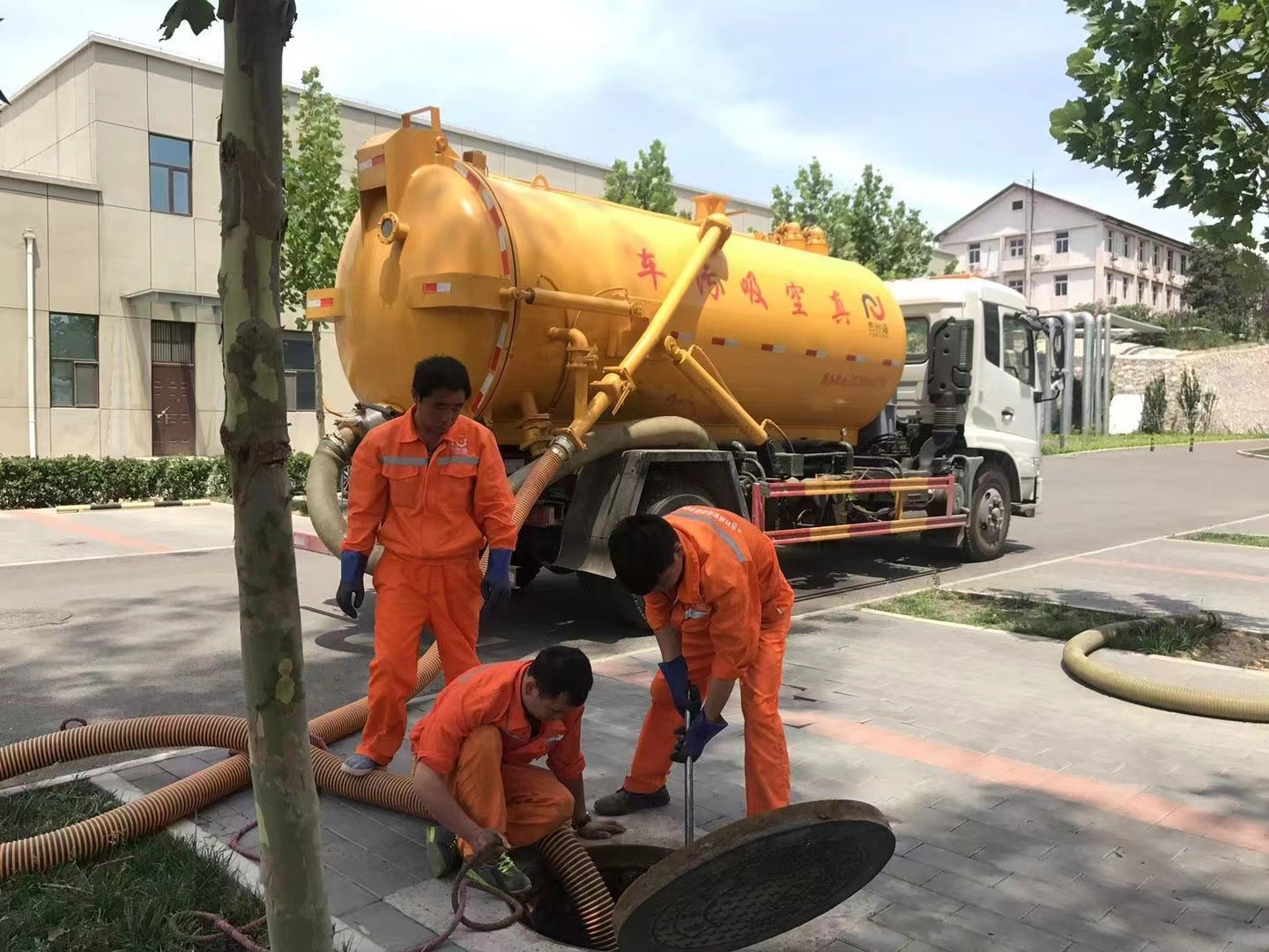 高碑店化粪池清理与5-8吨吸粪车施工效率分析